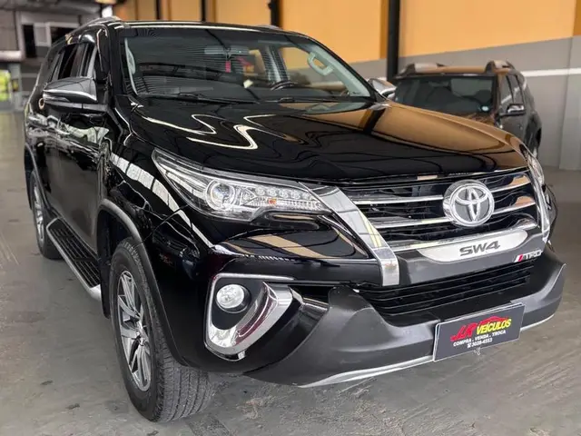Carro Toyota SW4 2017 2.8 TDI SRX 7L 4x4 (Aut)