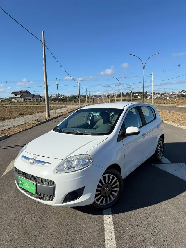 Carro Fiat Palio 2014 Attractive 1.0 8V (Flex)
