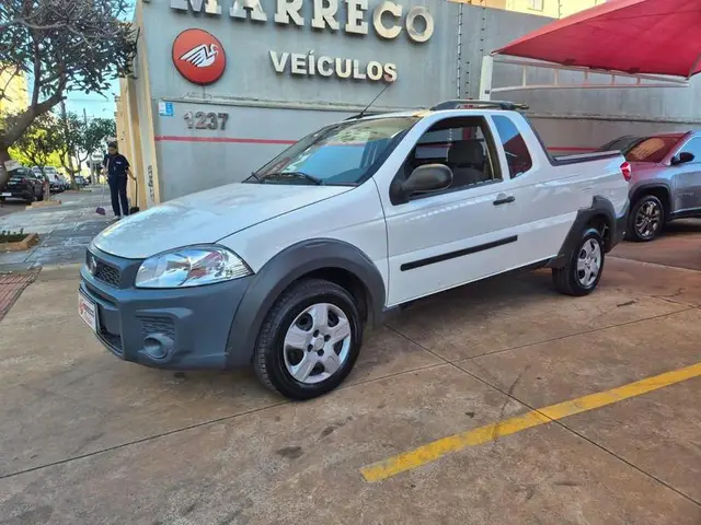 Carro Fiat Strada 2014 Working Celeb.1.4 Fire Flex 8V CE