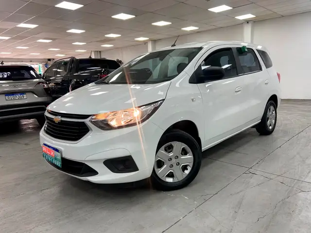 Carro Chevrolet Spin 2024 LS 1.8