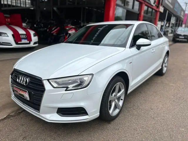 Carro Audi A3 2017 1.4 TFSI Ambiente Tiptronic (Flex)