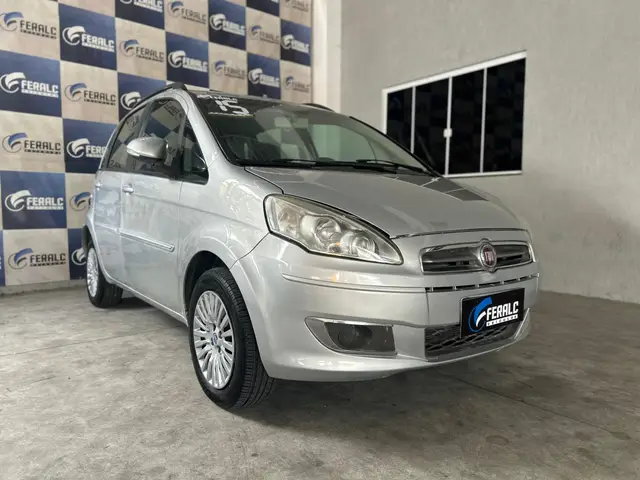 Carro Fiat Idea 2015 Attractive 1.4 8V (Flex)