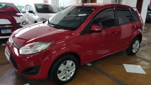 Carro Ford Fiesta Hatch 2011 1.0 (Flex)