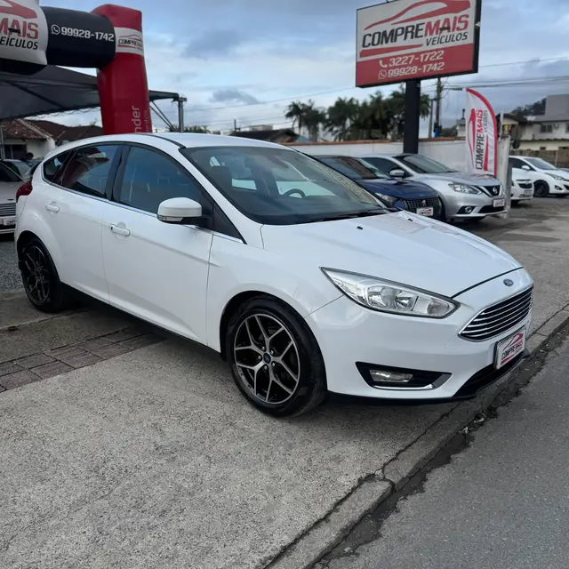 Carro Ford Focus Hatch 2016 Titanium Plus 2.0 PowerShift