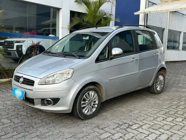 Carro Fiat Idea 2013 Attractive 1.4 8V (Flex)