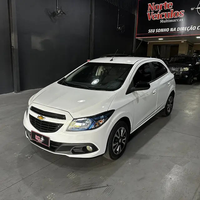 Carro Chevrolet Onix 2015 1.4 LTZ SPE/4 (Aut)