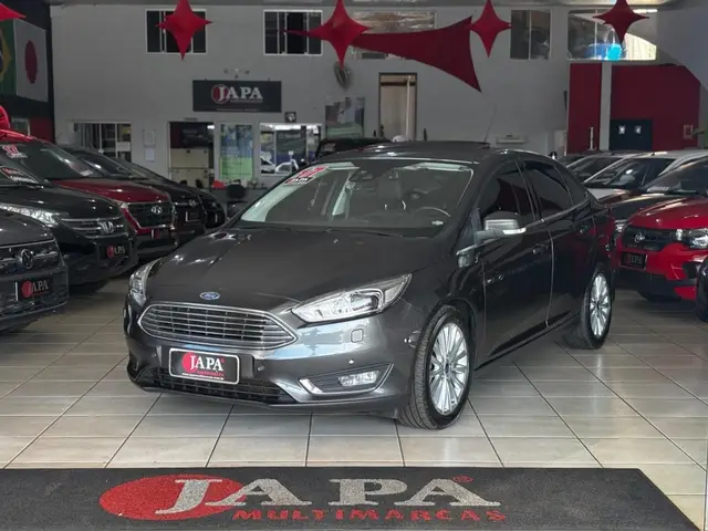 Carro Ford Focus Hatch 2017 Titanium 2.0 PowerShift