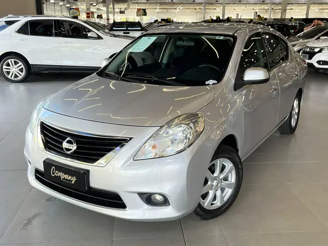 Carro Nissan Versa 2014 1.6 16V SL (Flex)