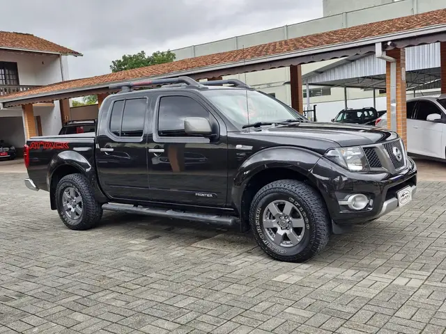 Carro Nissan Frontier 2016 2.5 TD CD 4x4 SV Attack (Aut)