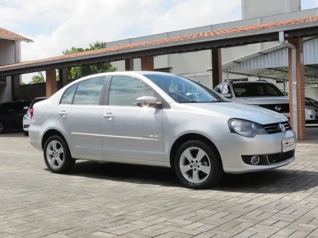Carro Volkswagen Polo Sedan 2014 1.6 8V I-Motion (Flex) (Aut)
