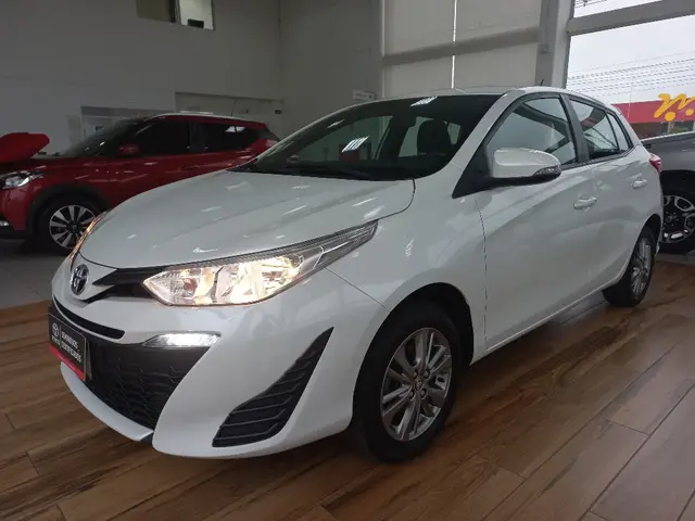 Carro Toyota Yaris Sedan 2021 1.5 XL Plus Connect CVT (Flex)