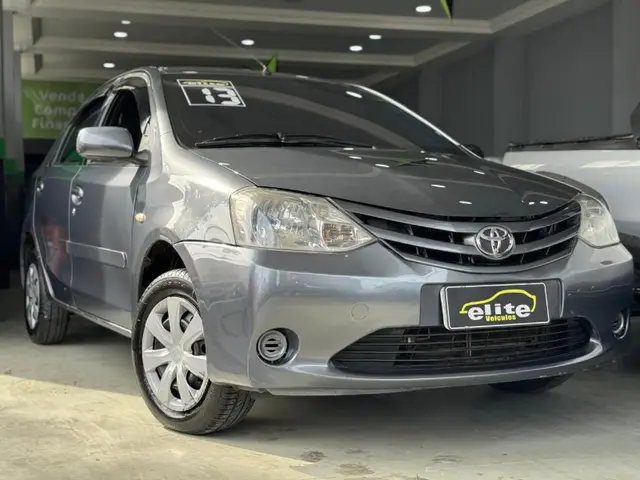 Carro Toyota Etios Sedan 2013 XS 1.5 (Flex)