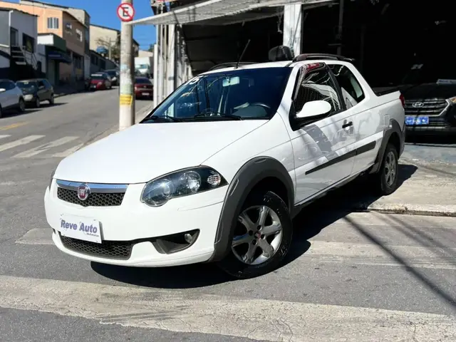 Carro Fiat Strada 2015 Trekking 1.6 16V (Flex) (Cabine Dupla)