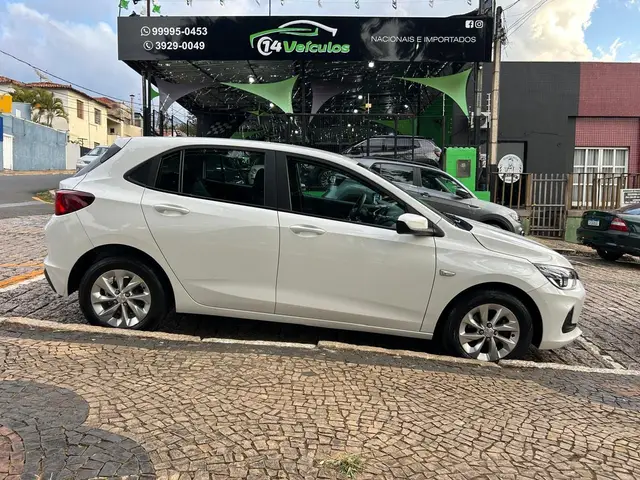 Carro Chevrolet Onix 2023 LT 1.0