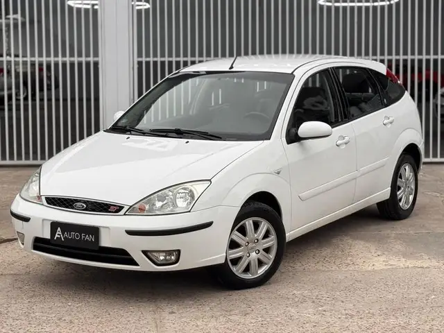 Carro Ford Focus Hatch 2005 Ghia 2.0 16V