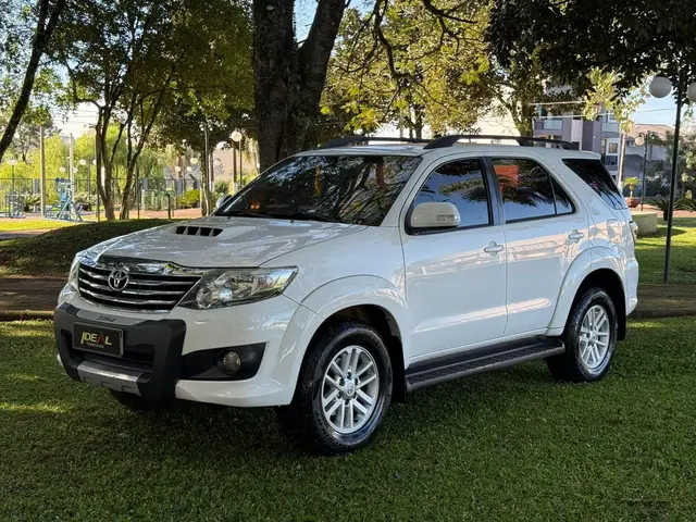 Carro Toyota Hilux SW4 2014 3.0 TDI 4x4 SR 5L