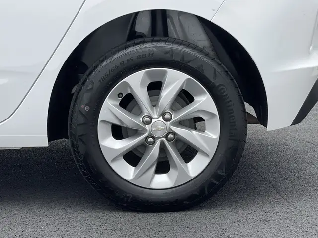Carro Chevrolet Onix 2023 LT 1.0