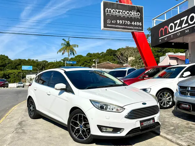 Carro Ford Focus Hatch 2016 Titanium Plus 2.0 PowerShift