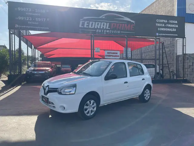 Carro Renault Clio 2015 Hatch. RN 1.0 16V