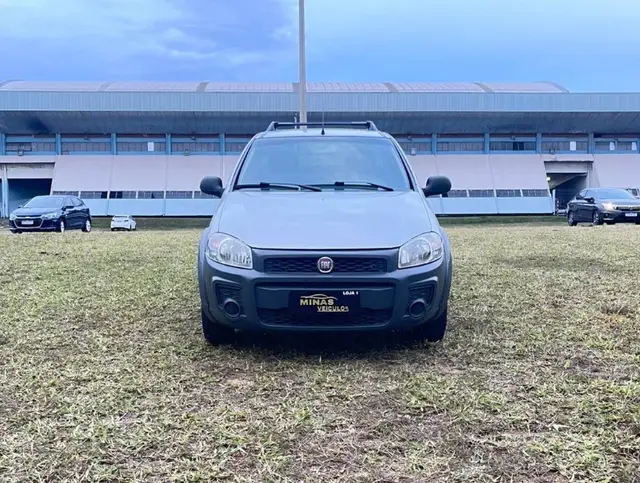 Carro Fiat Strada 2015 Working 1.4 (Flex)