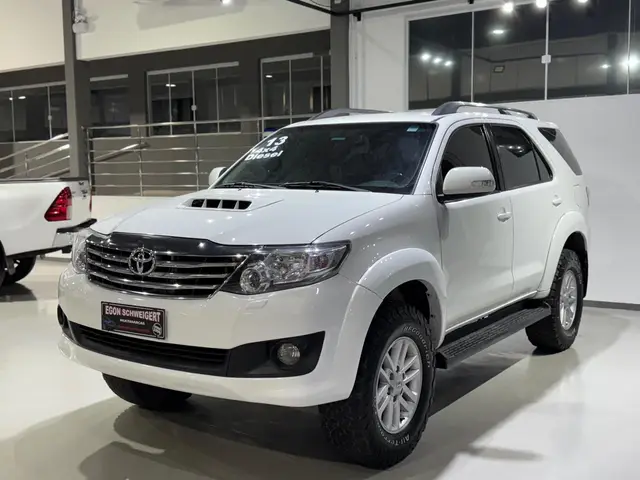 Carro Toyota Hilux SW4 2013 SRV 3.0 TDI 4X4 (5 Lugares)