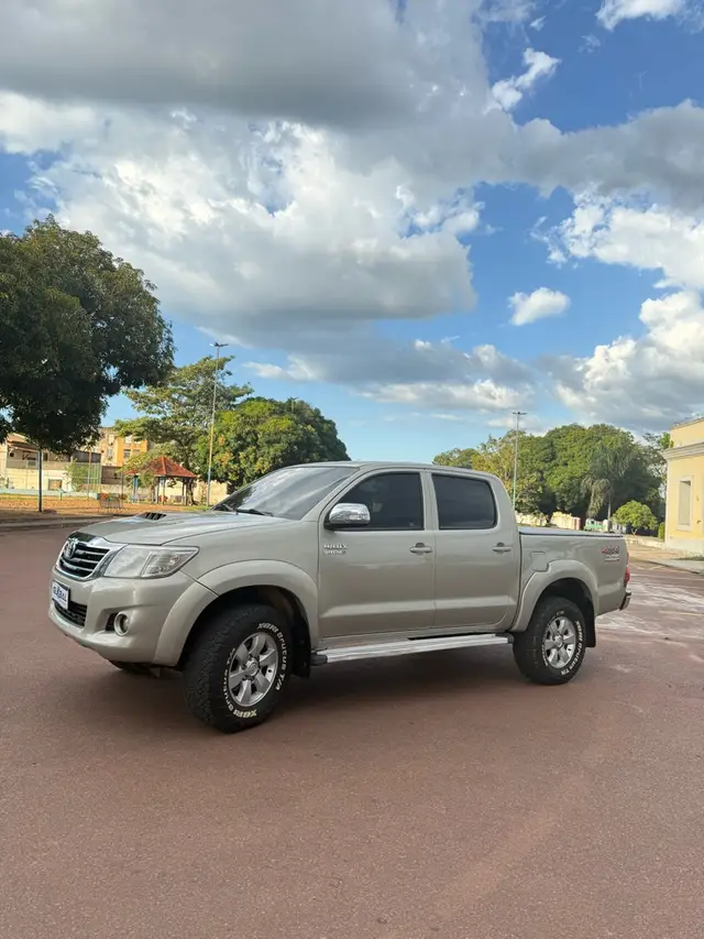 Carro Toyota Hilux Cabine Dupla 2015 Hilux 3.0 TDI 4x4 CD SRV (Aut)