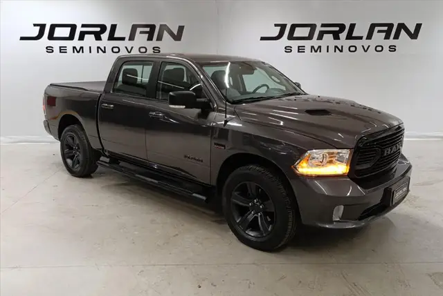 Carro RAM Classic 2022 Laramie Night Edition 5.7