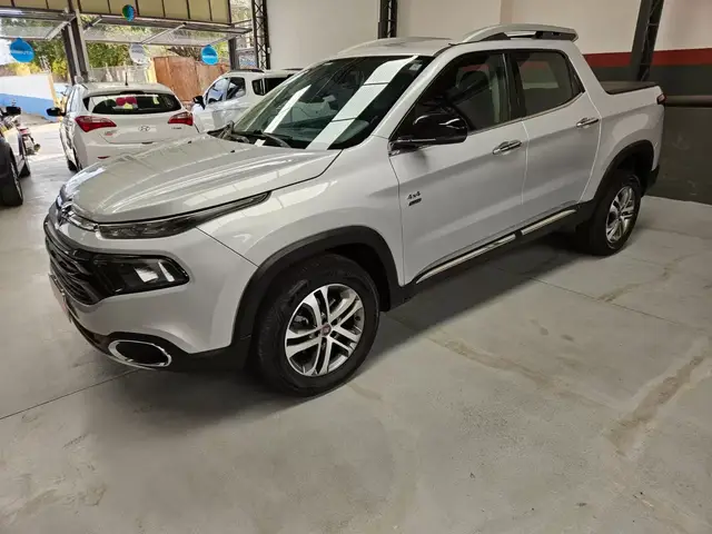 Carro Fiat Toro 2017 Volcano 2.0 diesel AT9 4x4