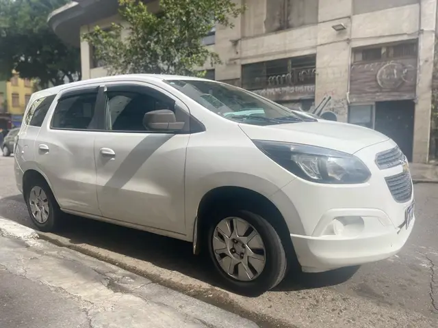Carro Chevrolet Spin 2016 LT 5S 1.8 (Flex)