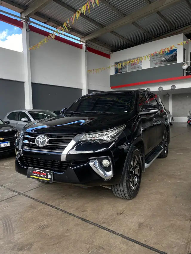 Carro Toyota SW4 2017 2.8 TDI SRX 5L 4x4 (Aut)