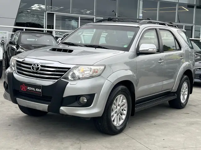 Carro Toyota SW4 2015 Hilux  3.0 TDI 4x4 SRV 7L