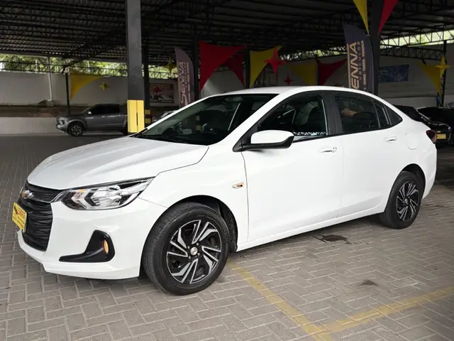 Carro Chevrolet Onix Plus 2024 LT 1.0