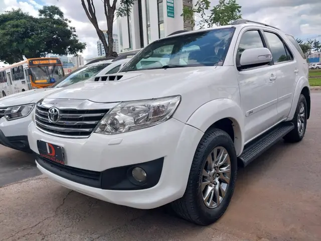 Carro Toyota Hilux SW4 2012 SRV 3.0 4X4 (7 Lugares)
