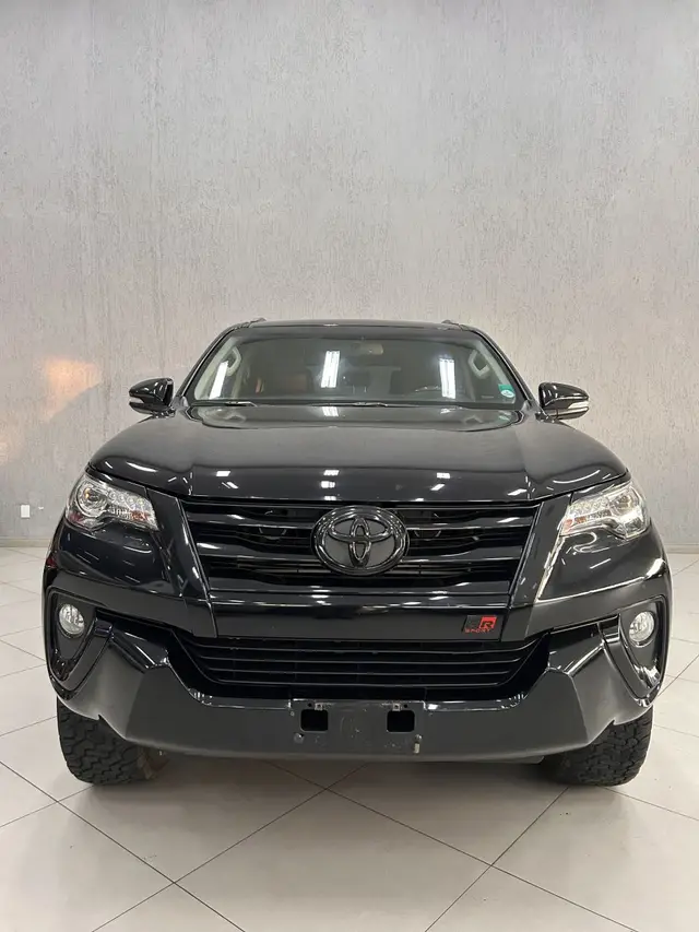 Carro Toyota SW4 2017 2.8 TDI SRX 7L 4x4 (Aut)