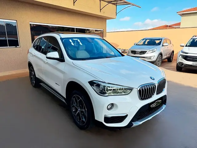 Carro BMW X1 2017 2.0 sDrive20i X-Line ActiveFlex