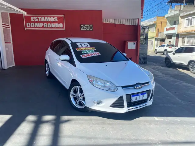 Carro Ford Focus Hatch 2015 SE Plus 2.0 16V PowerShift