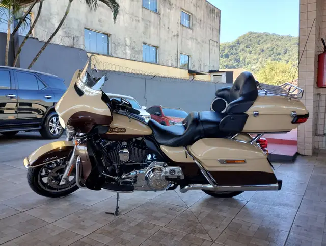 Moto Harley-Davidson Electra Glide 2014 ELECTRA GLIDE ULTRA LIMITED FLHTK