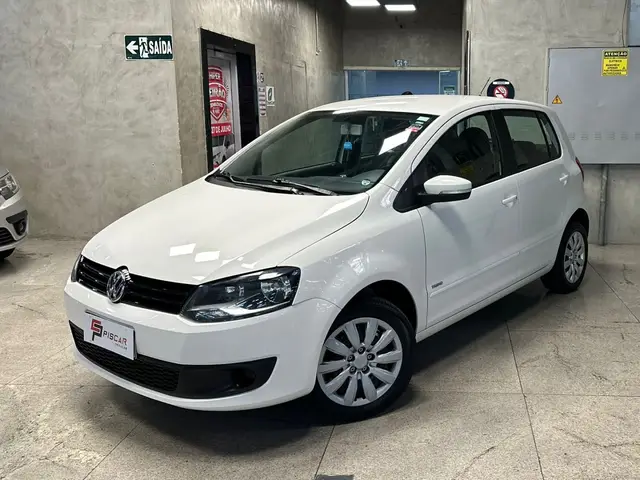 Carro Volkswagen Fox 2014 1.0 TEC (Flex) 4p