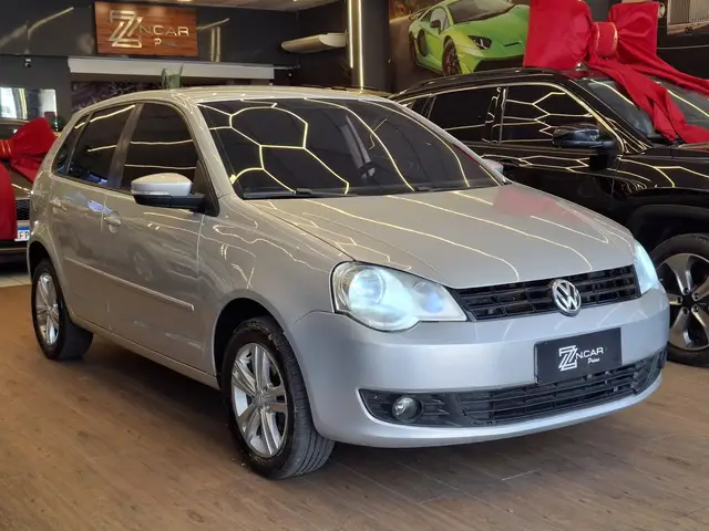 Carro Volkswagen Polo Sedan 2014 1.6 8V (Flex)