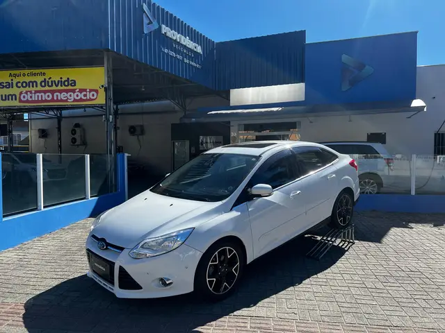 Carro Ford Focus Sedan 2015 Titanium Plus 2.0 16V PowerShift (Aut)