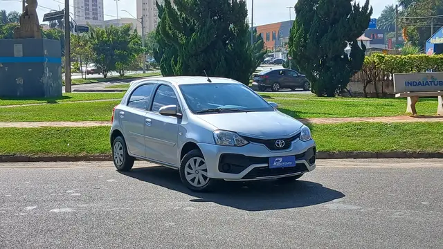 Carro Toyota Etios 2018 XS 1.5 (Flex)