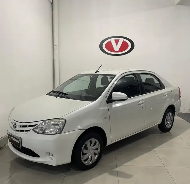 Carro Toyota Etios 2017 XS 1.5 (Flex)