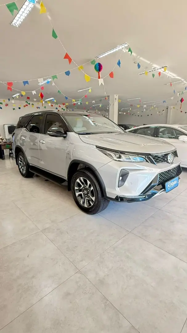 Carro Toyota SW4 2023 Diamond  2.8 turbodiesel 7L 4x4 (Aut)