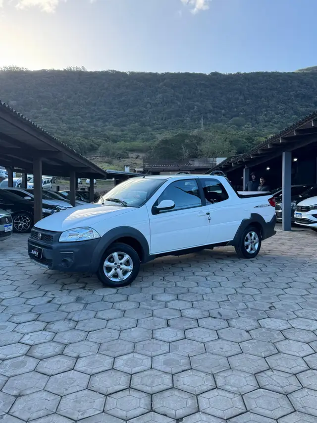 Carro Fiat Strada 2019 1.4 CD Freedom