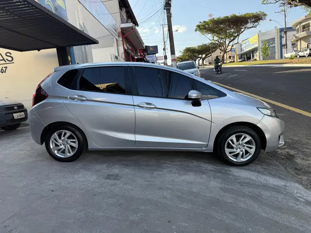 Carro Honda Fit 2015 1.5 16v LX CVT (Flex)