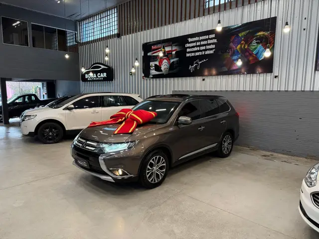 Carro Mitsubishi Outlander 2016 2.2 DI-D 4WD (Aut)