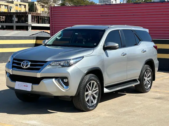 Carro Toyota SW4 2018 2.8 TDI SRX 7L 4x4 (Aut)