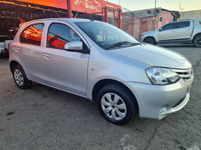 Carro Toyota Etios 2017 X 1.3 (Flex)