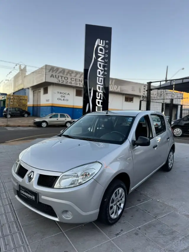 Carro Renault Sandero 2011 Authentique 1.0 16V (flex)