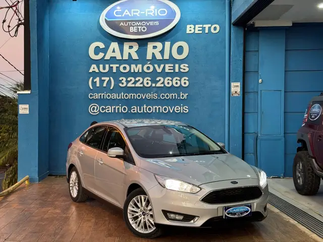 Carro Ford Focus Hatch 2016 SE Plus 2.0 PowerShift